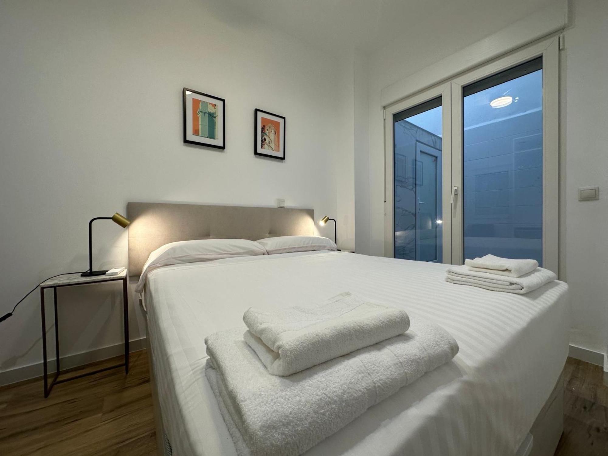 Valdeolivas Suites Valencia Bagian luar foto